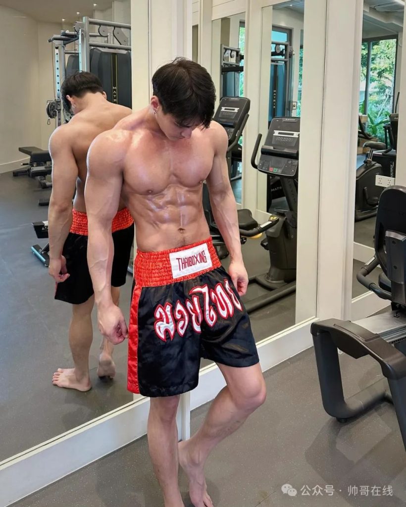 红黑皮双开门肌肉健身小哥,这种顶级手办谁在收藏? 红黑皮双开门肌肉健身小哥,这种顶级手办谁在收藏?