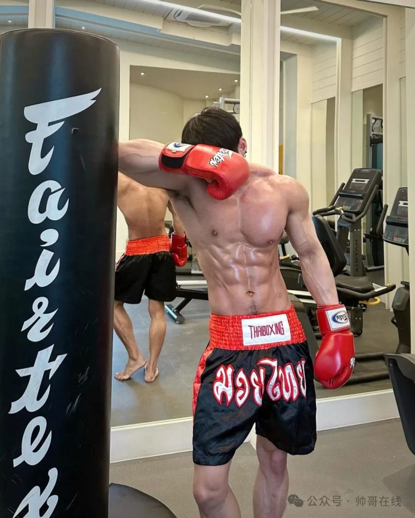 红黑皮双开门肌肉健身小哥,这种顶级手办谁在收藏? 红黑皮双开门肌肉健身小哥,这种顶级手办谁在收藏?