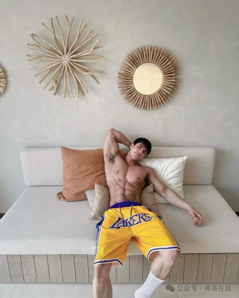 红黑皮双开门肌肉健身小哥,这种顶级手办谁在收藏? 红黑皮双开门肌肉健身小哥,这种顶级手办谁在收藏?