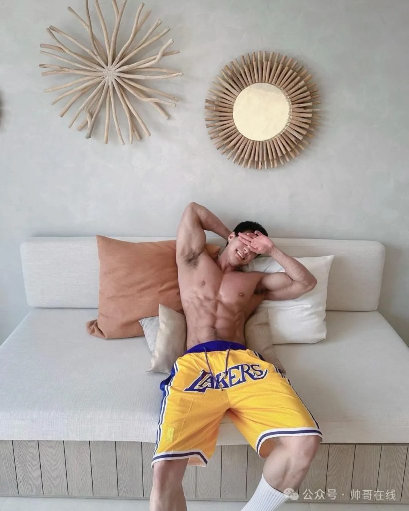 红黑皮双开门肌肉健身小哥,这种顶级手办谁在收藏? 红黑皮双开门肌肉健身小哥,这种顶级手办谁在收藏?