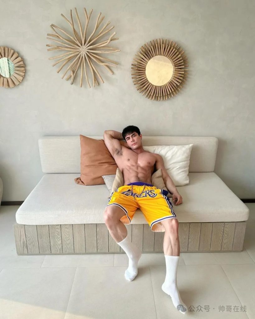 红黑皮双开门肌肉健身小哥,这种顶级手办谁在收藏? 红黑皮双开门肌肉健身小哥,这种顶级手办谁在收藏?