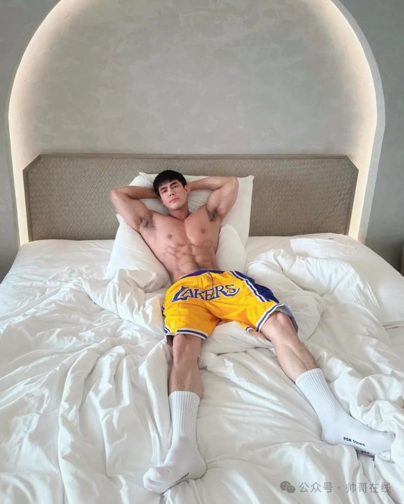 红黑皮双开门肌肉健身小哥,这种顶级手办谁在收藏? 红黑皮双开门肌肉健身小哥,这种顶级手办谁在收藏?