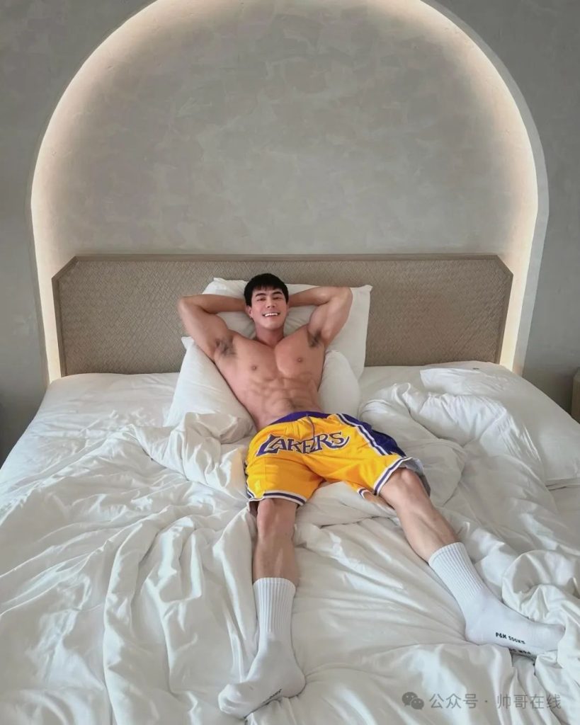 红黑皮双开门肌肉健身小哥,这种顶级手办谁在收藏? 红黑皮双开门肌肉健身小哥,这种顶级手办谁在收藏?