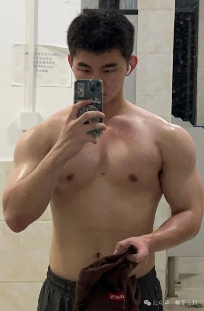 关注了六百多天的大胸帅哥,是时候揭开他的魅力面纱了 关注了六百多天的大胸帅哥,是时候揭开他的魅力面纱了