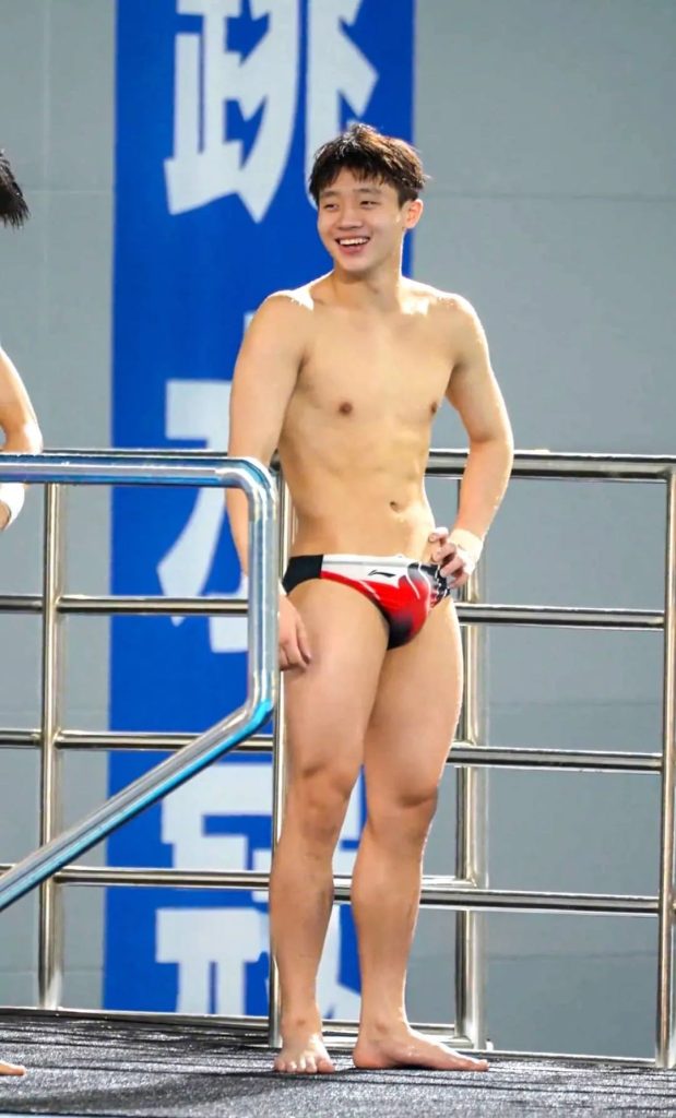 成都体育学院 04 年的跳水弟弟最新图来了！