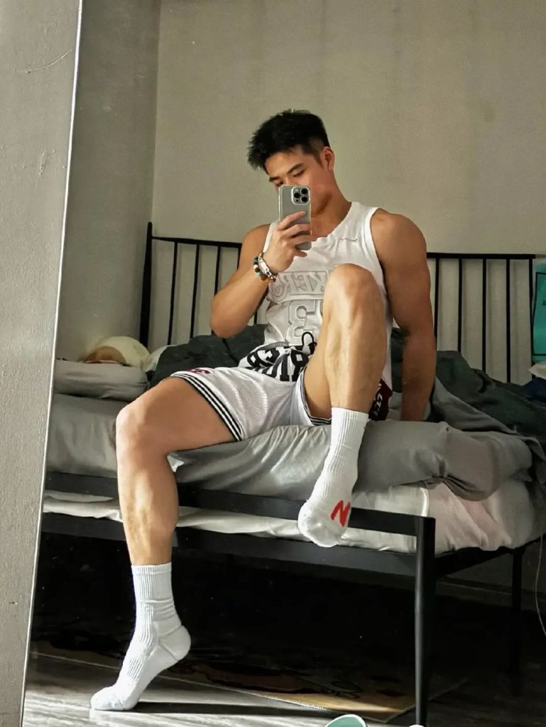 泳裤男照片疯传,实力藏不住了 泳裤男照片疯传,实力藏不住了