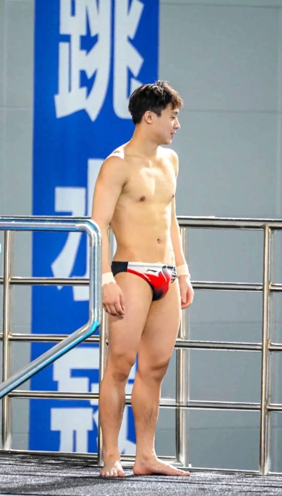 成都体育学院 04 年的跳水弟弟最新图来了！