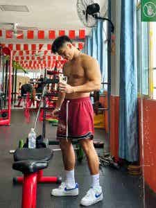 泳裤男照片疯传，实力藏不住了-潮男潮北