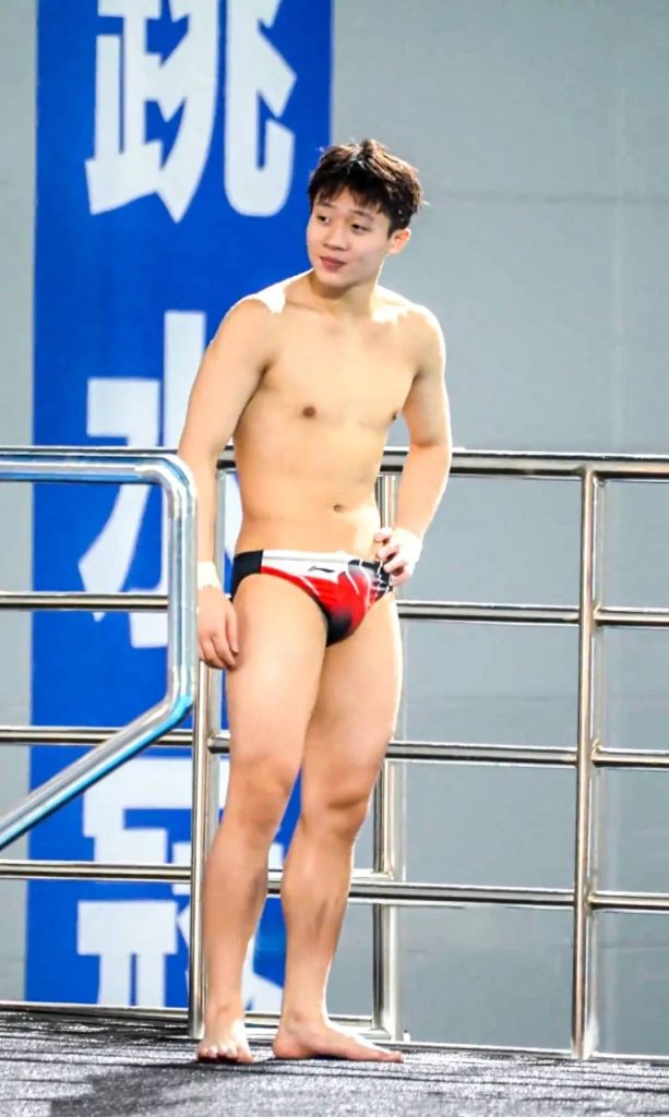 成都体育学院 04 年的跳水弟弟最新图来了！