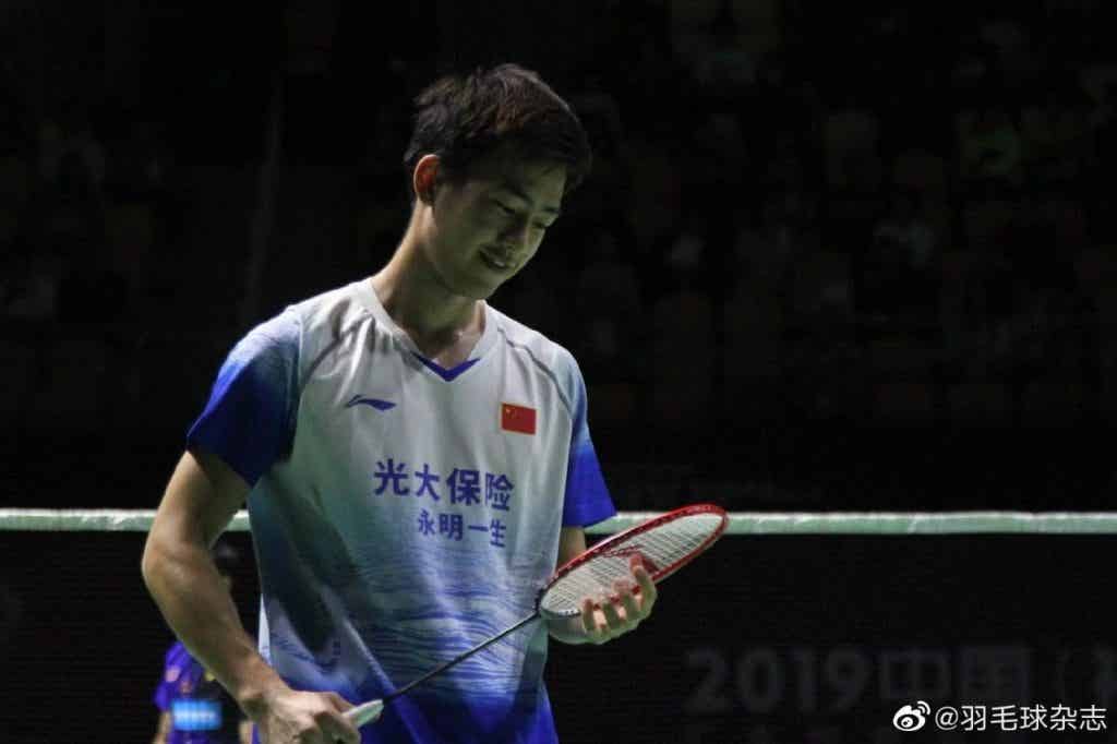 羽毛球男神王昶被队医按地上拉伸,这画面免费能看? 羽毛球男神王昶被队医按地上拉伸,这画面免费能看?