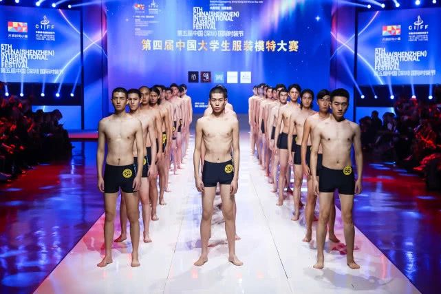 新丝路模特大赛冠军,穿灰色紧身田径裤太好看了 新丝路模特大赛冠军,穿灰色紧身田径裤太好看了
