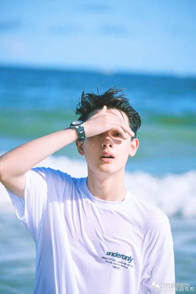 胡先煦新电影脱光光,跪着喊主人,乌尔善真会拍! 胡先煦新电影脱光光,跪着喊主人,乌尔善真会拍!