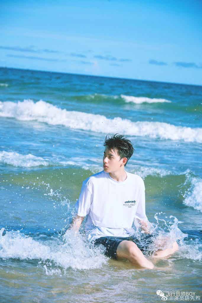 胡先煦新电影脱光光,跪着喊主人,乌尔善真会拍! 胡先煦新电影脱光光,跪着喊主人,乌尔善真会拍!