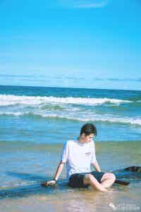 胡先煦新电影脱光光，跪着喊主人，乌尔善真会拍！-潮男潮北