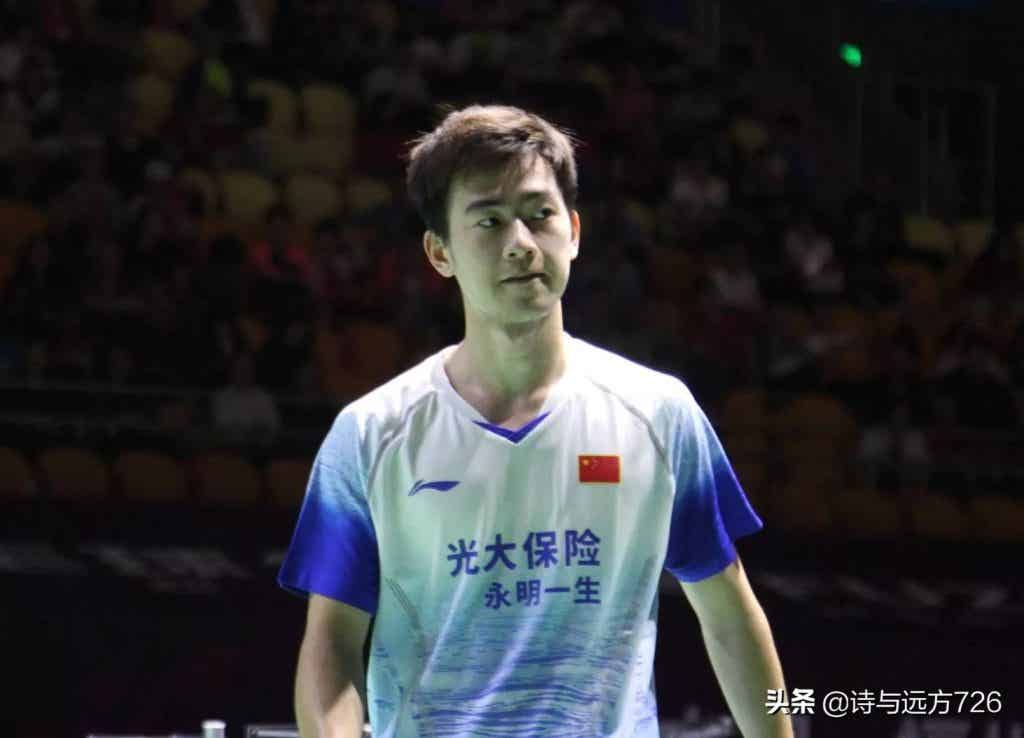 羽毛球男神王昶被队医按地上拉伸,这画面免费能看? 羽毛球男神王昶被队医按地上拉伸,这画面免费能看?