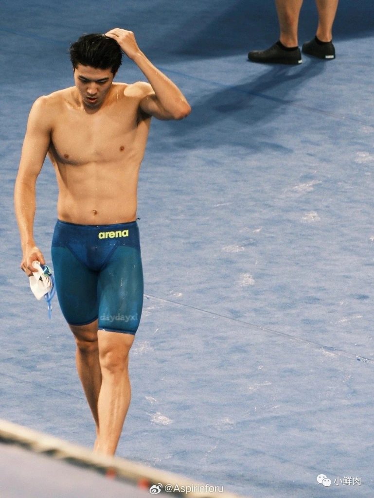 跳水运动员张翼祥居然脱了去拍大片?太长啦超可以! 跳水运动员张翼祥居然脱了去拍大片?太长啦超可以!