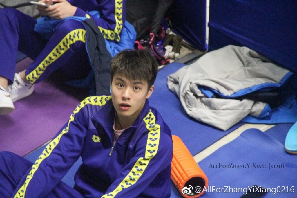 00 后游泳帅哥张翼祥露 CK 内裤边！191CM 的他帅过宁泽涛？