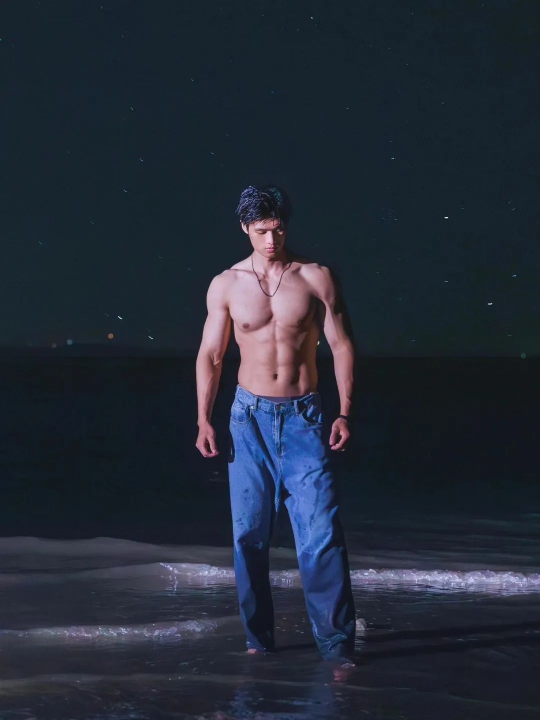 190cm 海边肌肉男模，牛仔裤下的性感浪漫 