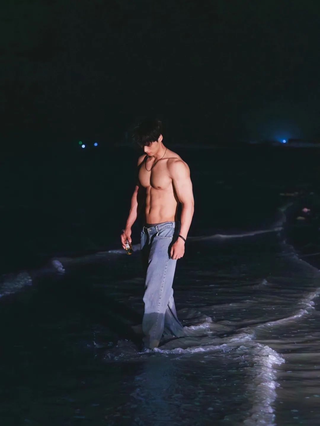 190cm 海边肌肉男模，牛仔裤下的性感浪漫 