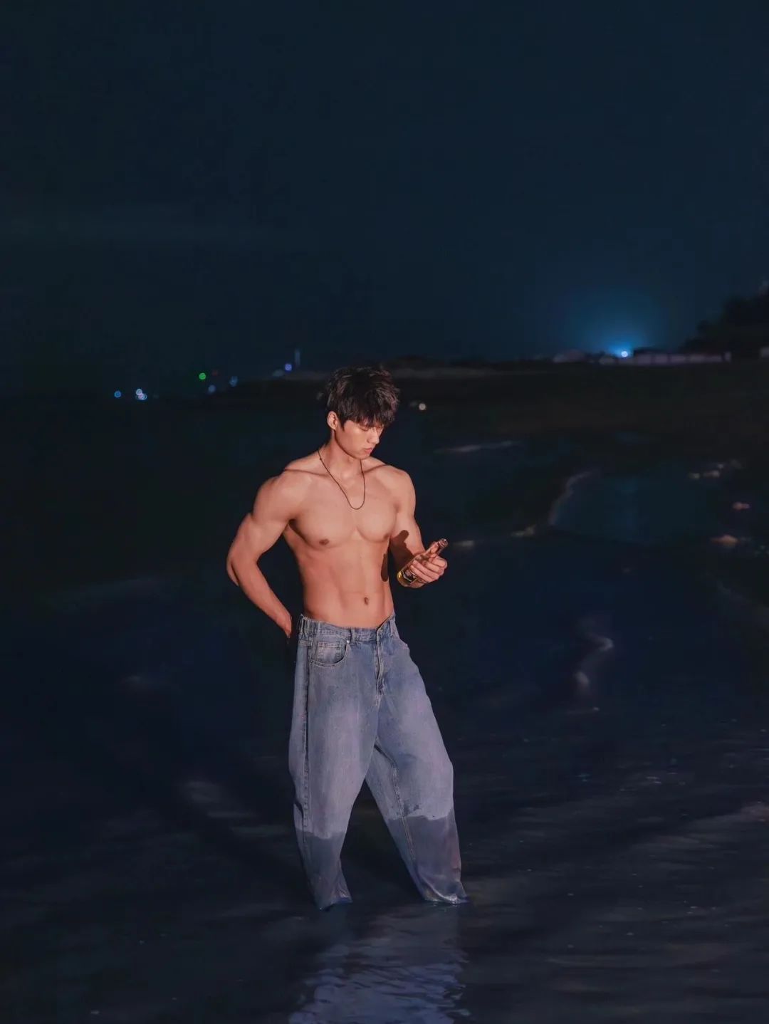 190cm 海边肌肉男模，牛仔裤下的性感浪漫 