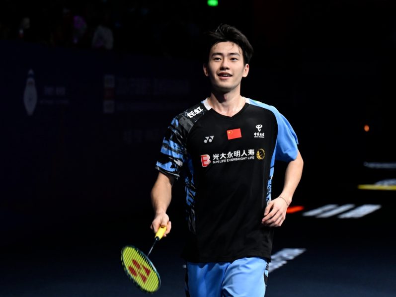 王昶露腹肌被上热搜，又白又嫩太绝了！