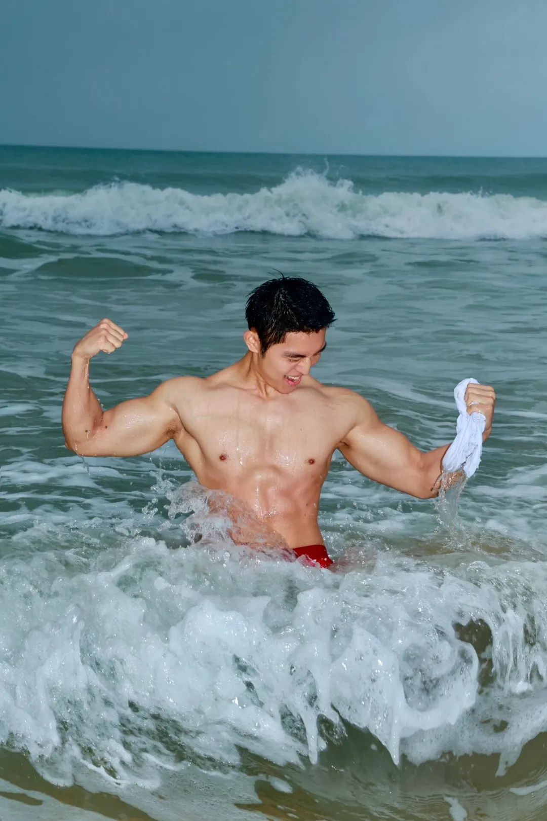 185cm 腹肌篮球大捷豹体育生，热爱酷跑 