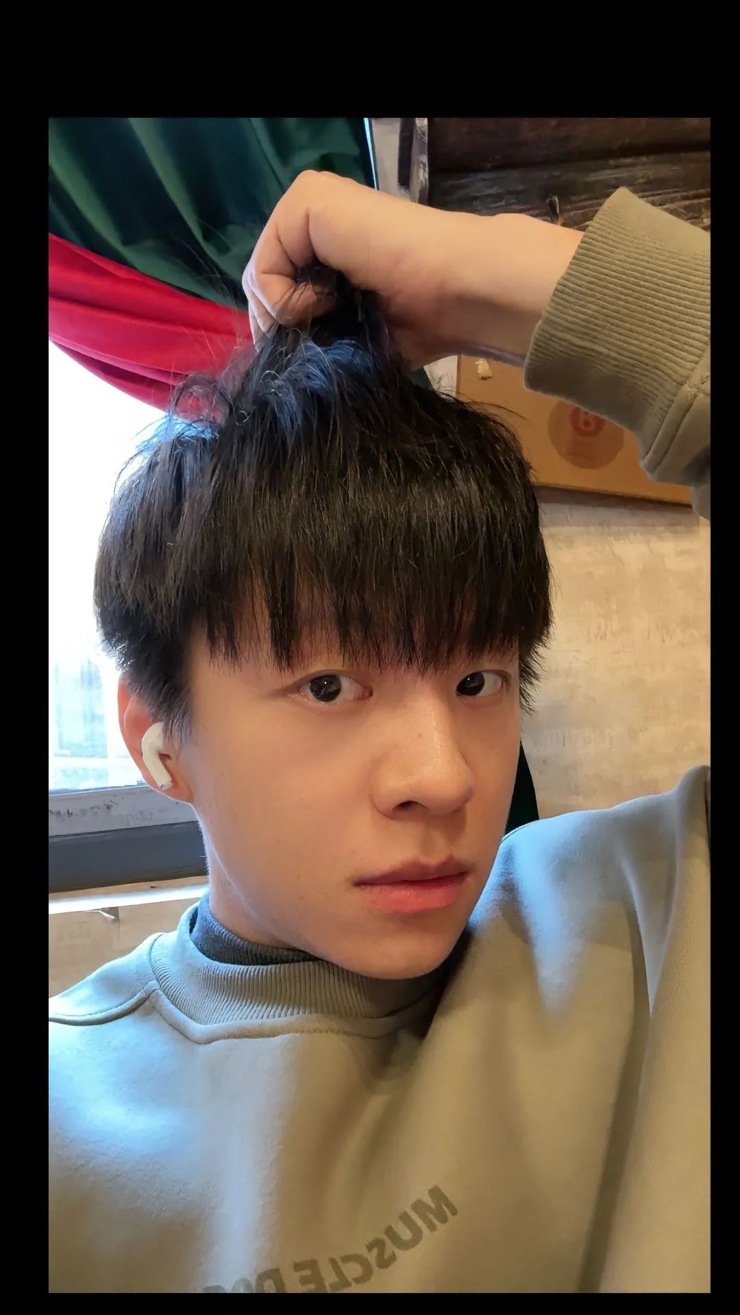 体操冠军张宏涛穿灰裤子照，这么强大你不看看？