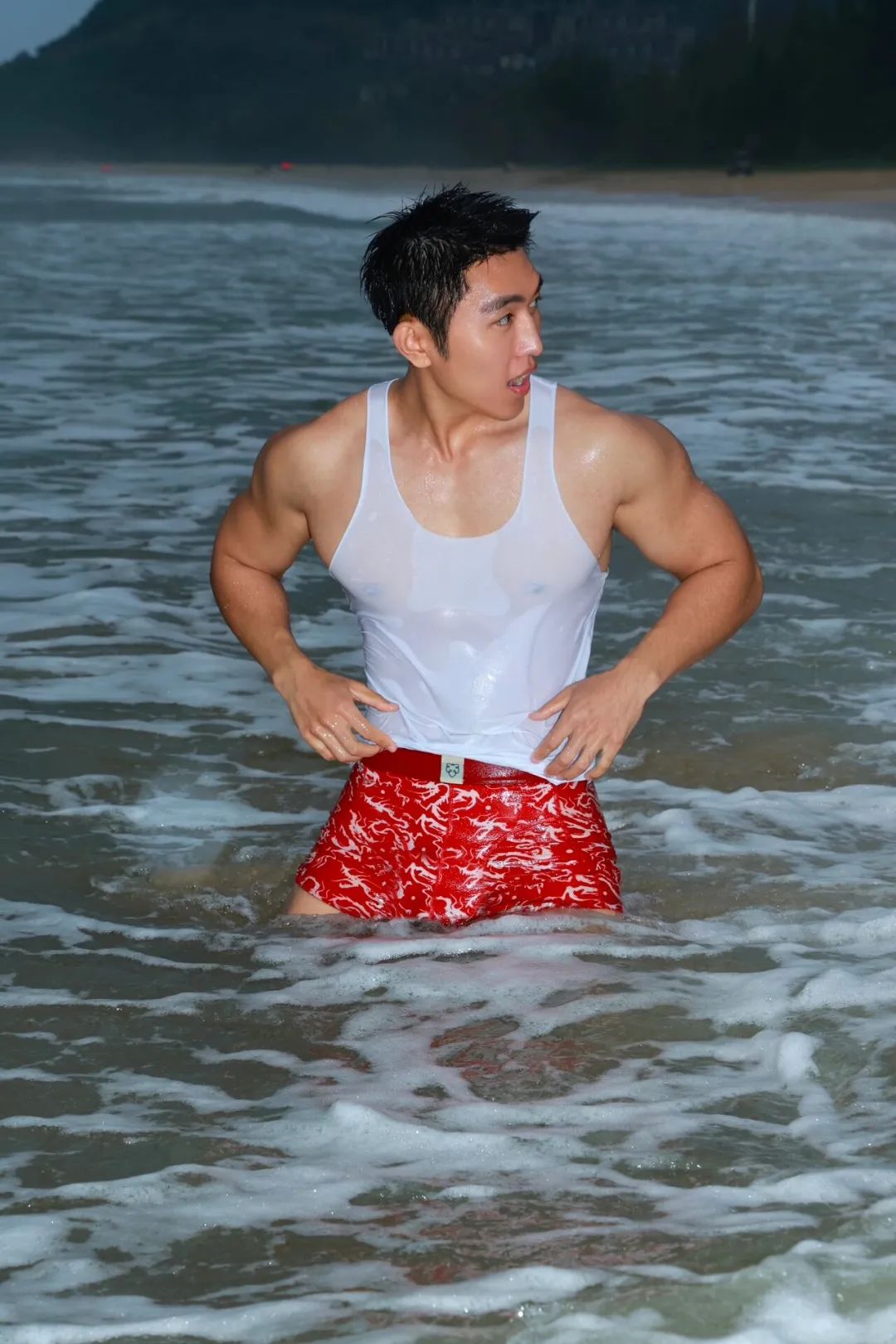 185cm 腹肌篮球大捷豹体育生，热爱酷跑 