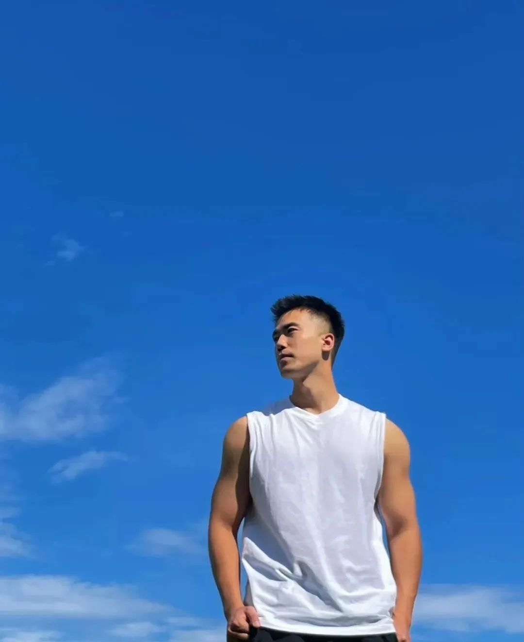  来自大海的黑皮小哥哥，男友力 MAX 爆发！