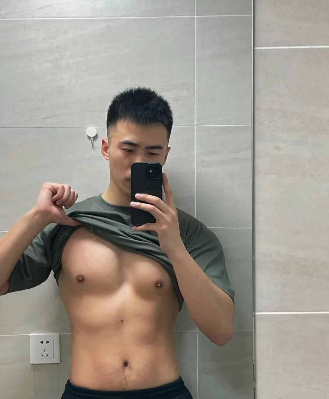 来自大海的黑皮小哥哥，男友力 MAX 爆发！