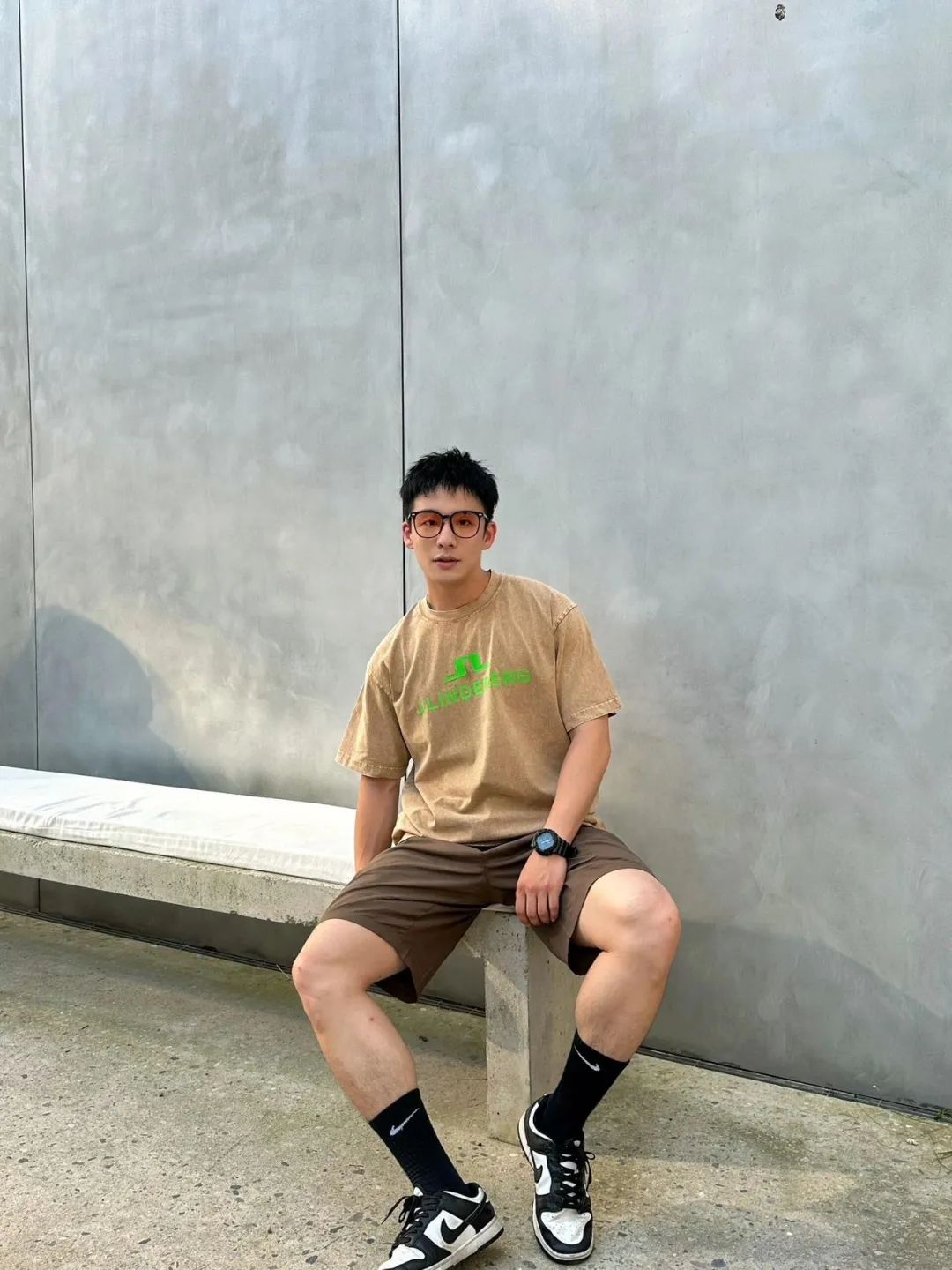  黑袜塞给粉丝，188cm 他的室友都是体育生 