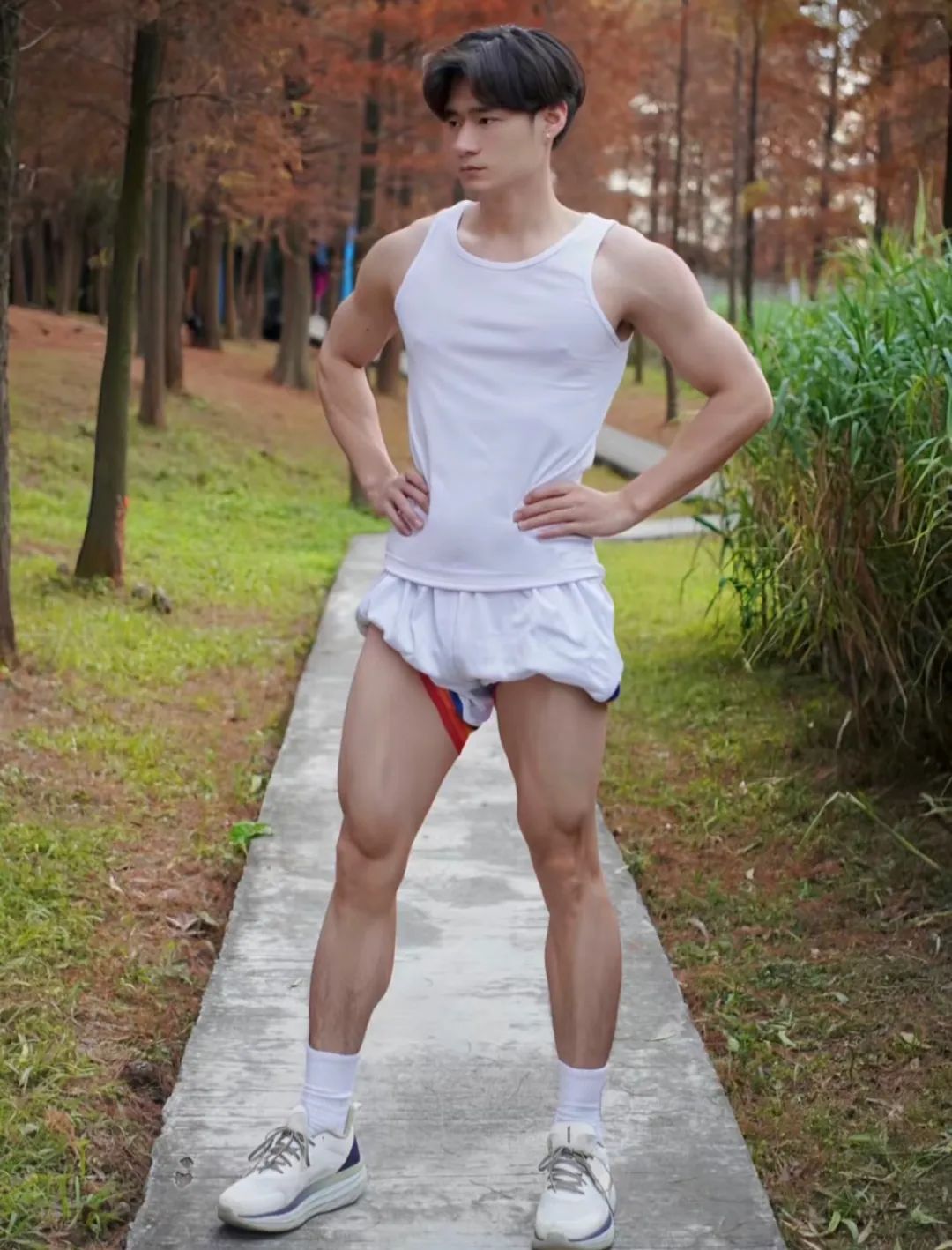 178cm 白袜运动小哥，小树林里荷尔蒙爆发！