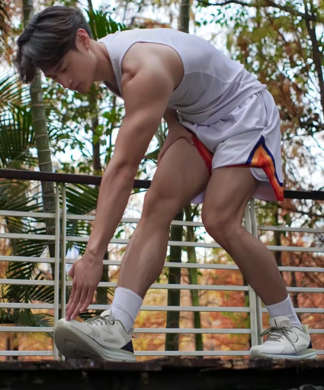 178cm 白袜运动小哥，小树林里荷尔蒙爆发！