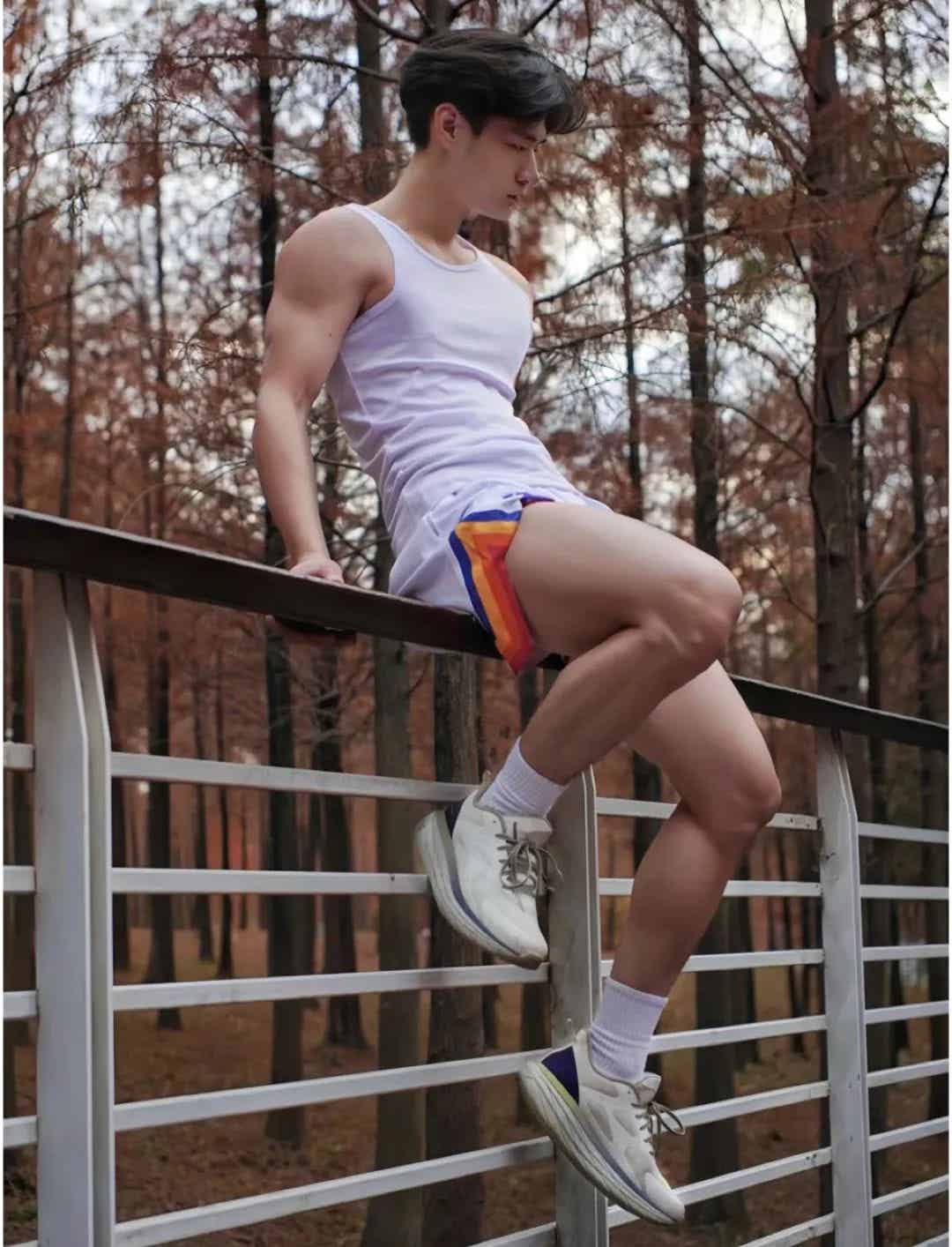 178cm 白袜运动小哥，小树林里荷尔蒙爆发！