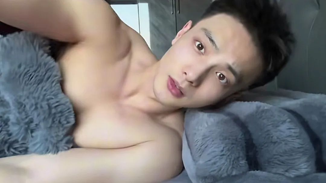 185cm 大尺度小奶狗走红，飙升必吃榜 top3