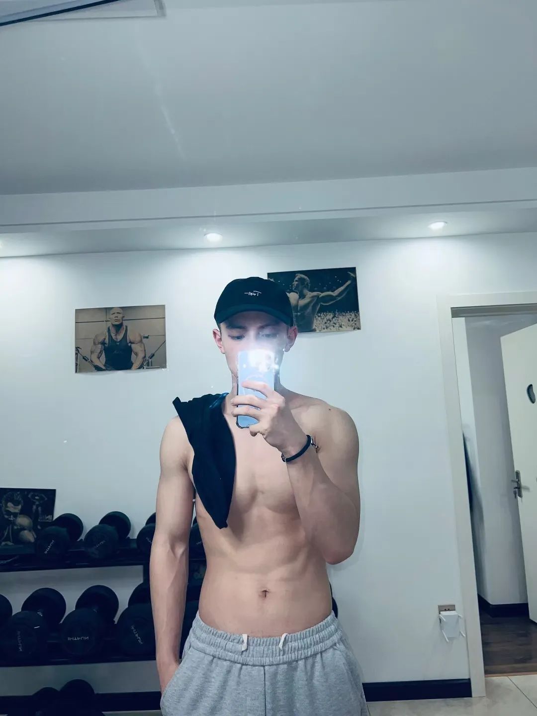 185cm 大尺度小奶狗走红，飙升必吃榜 top3