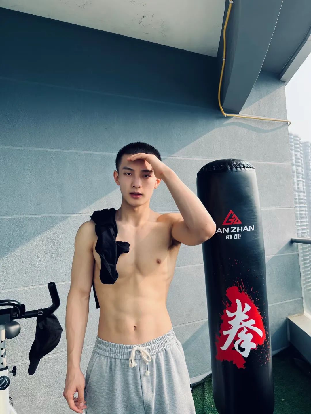 185cm 大尺度小奶狗走红，飙升必吃榜 top3
