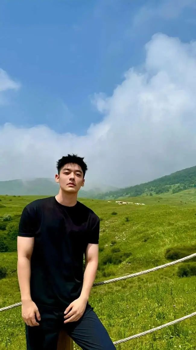 188cm 北方汉子，威猛硬朗，壮硕憨厚！