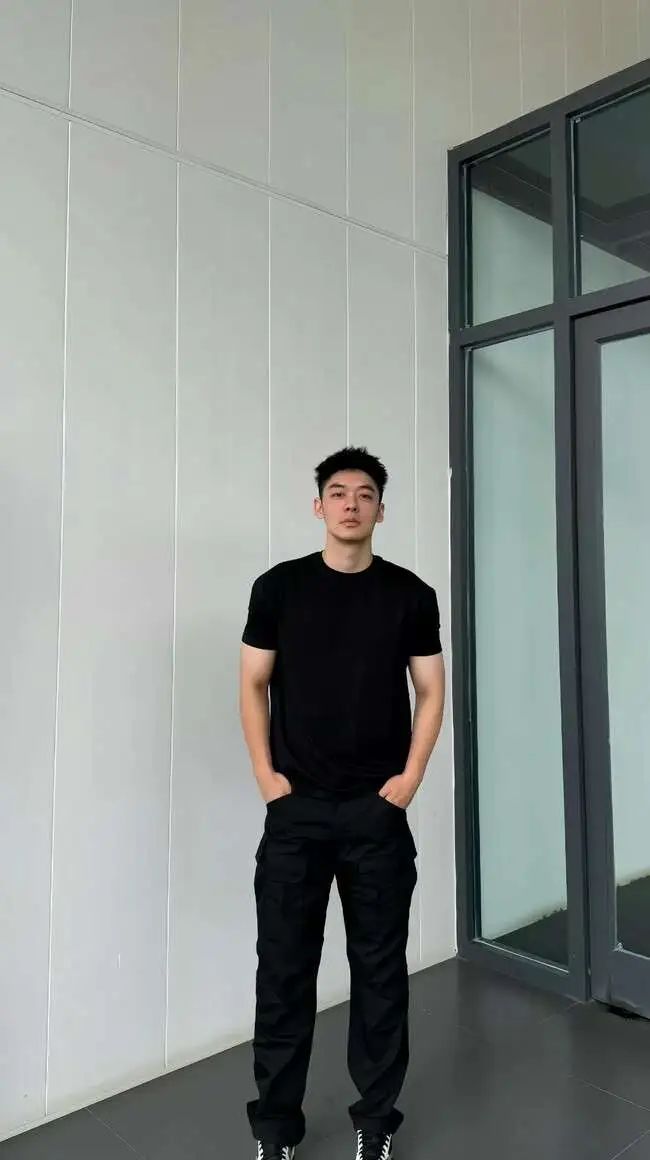 188cm 北方汉子，威猛硬朗，壮硕憨厚！