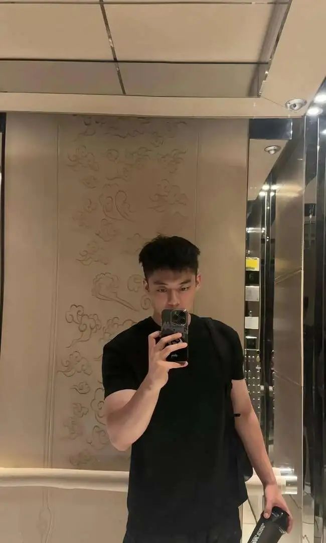 188cm 北方汉子，威猛硬朗，壮硕憨厚！