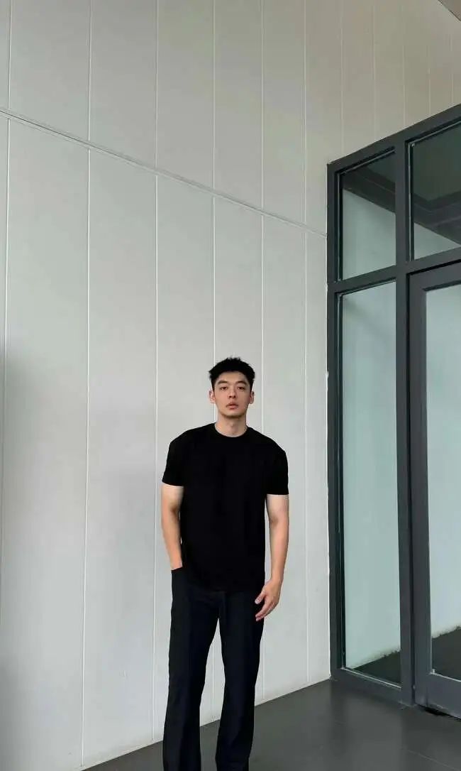 188cm 北方汉子，威猛硬朗，壮硕憨厚！