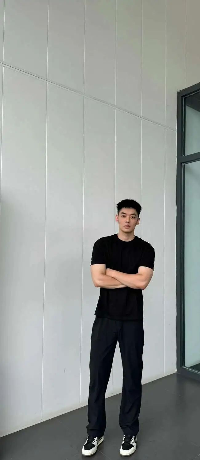 188cm 北方汉子，威猛硬朗，壮硕憨厚！