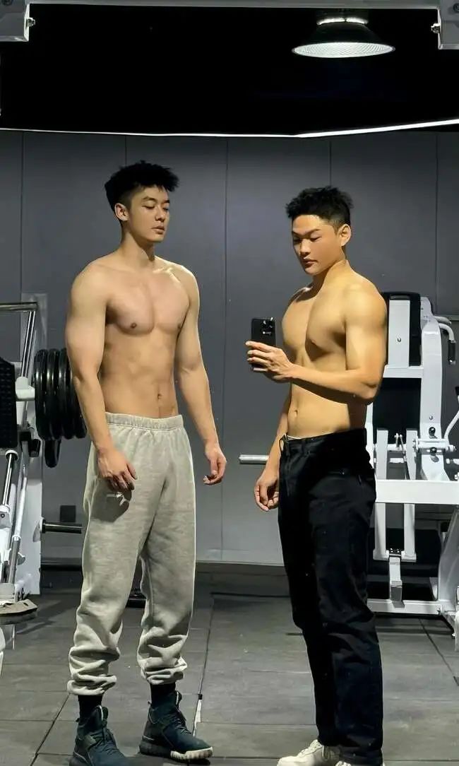 188cm 北方汉子，威猛硬朗，壮硕憨厚！