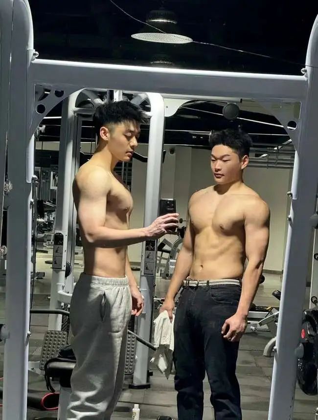 188cm 北方汉子，威猛硬朗，壮硕憨厚！