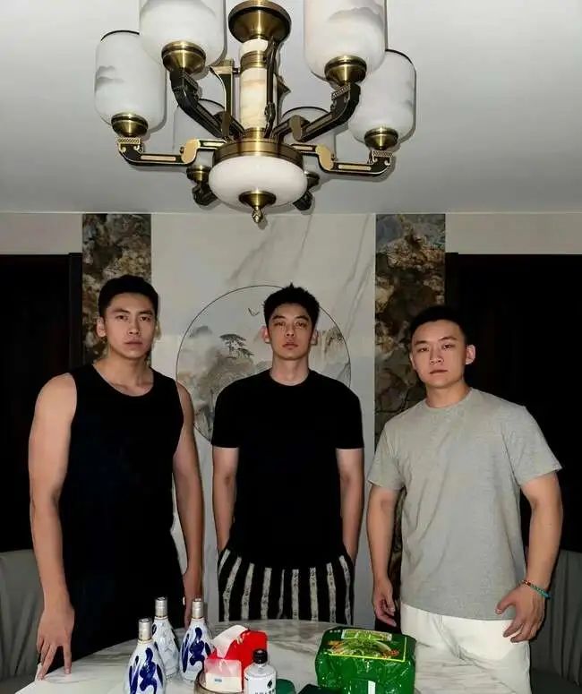 188cm 北方汉子，威猛硬朗，壮硕憨厚！