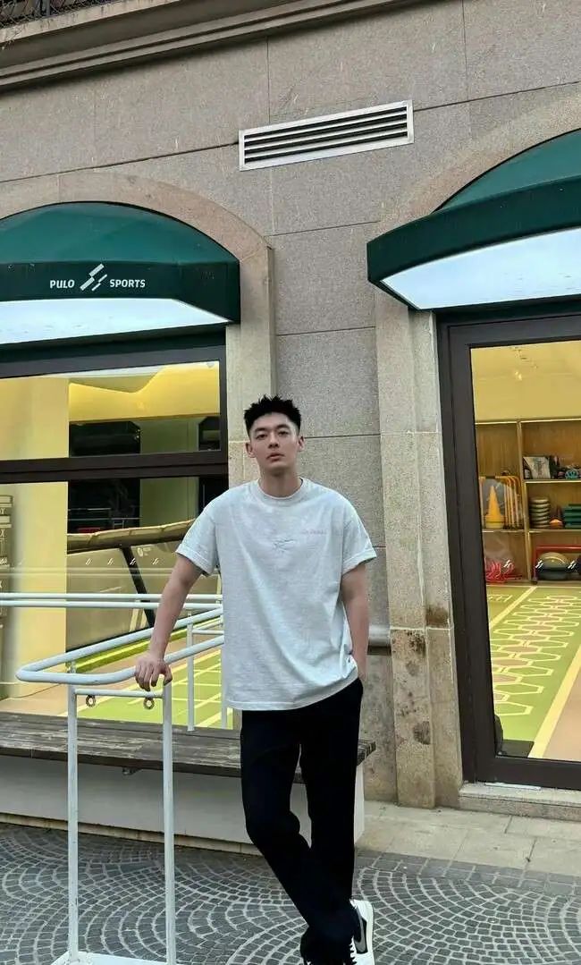 188cm 北方汉子，威猛硬朗，壮硕憨厚！