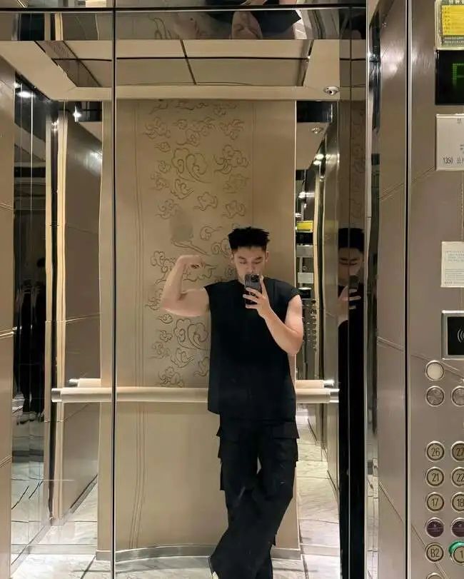 188cm 北方汉子，威猛硬朗，壮硕憨厚！