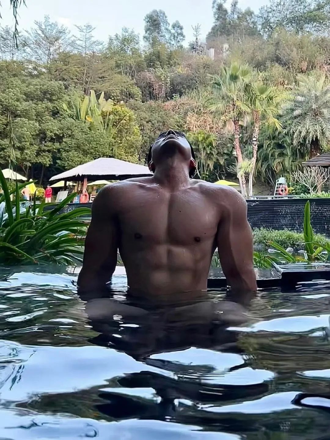 188cm 黑皮肌肉双开门，大筋肉体育生 
