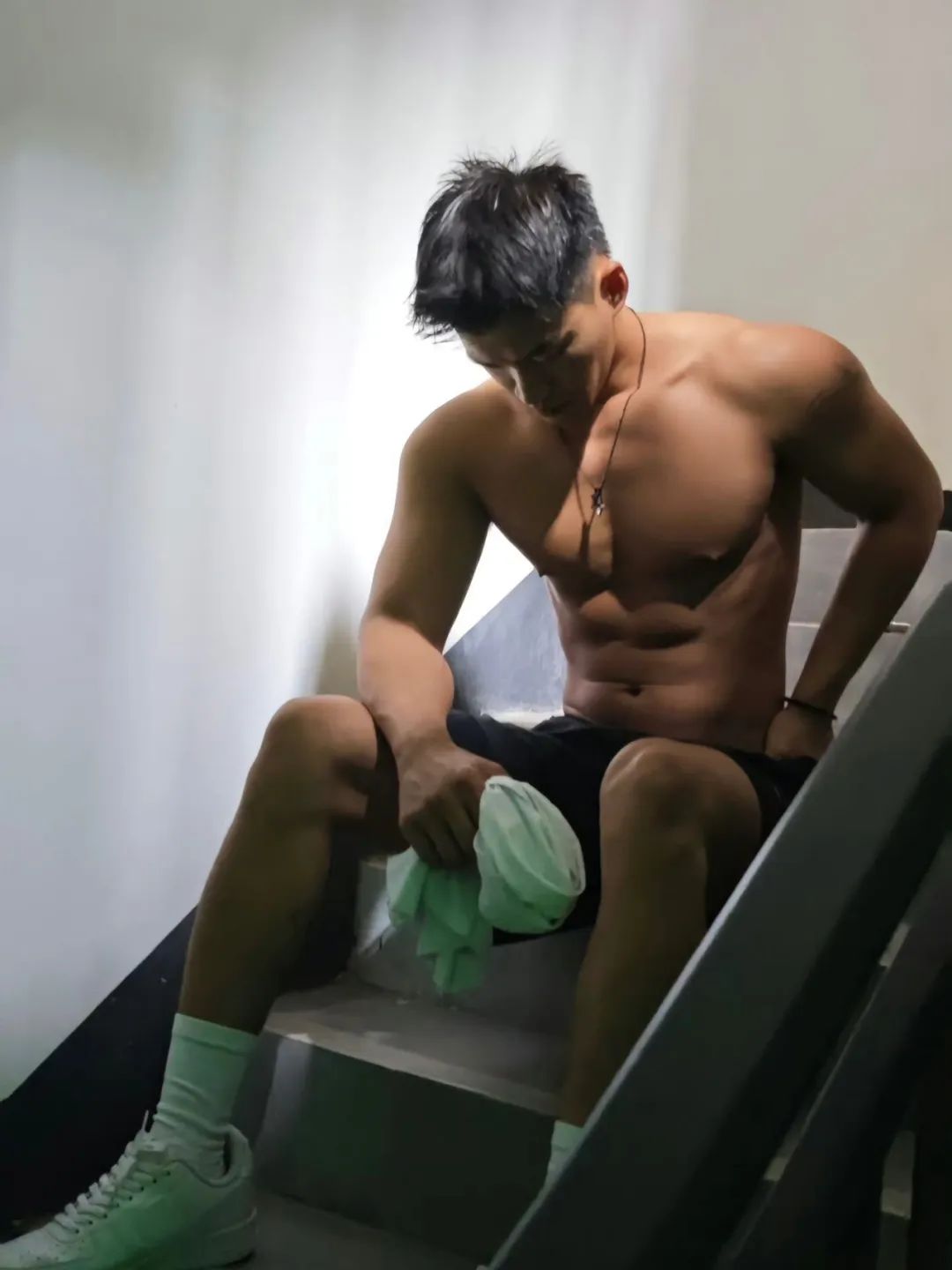 188cm 黑皮肌肉双开门，大筋肉体育生 