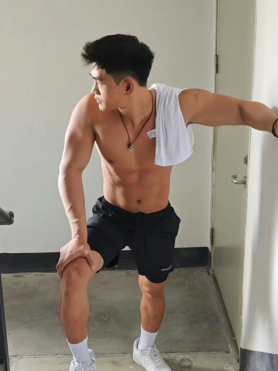 188cm 黑皮肌肉双开门，大筋肉体育生 